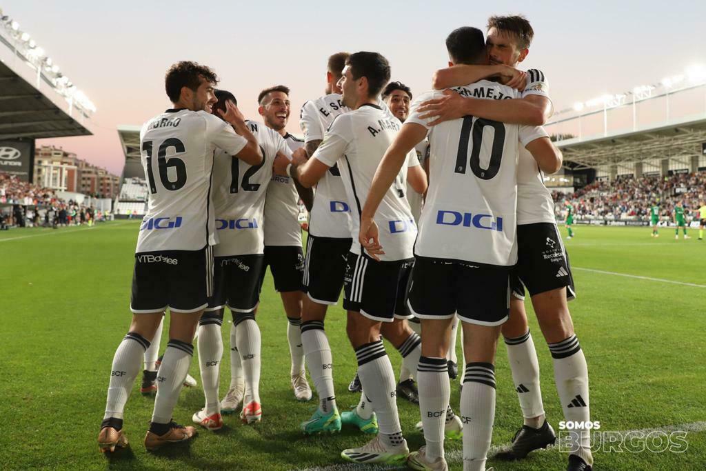 El Burgos CF logró la tercera victoria consecutiva en El Plantío con una goleada histórica (4-0)