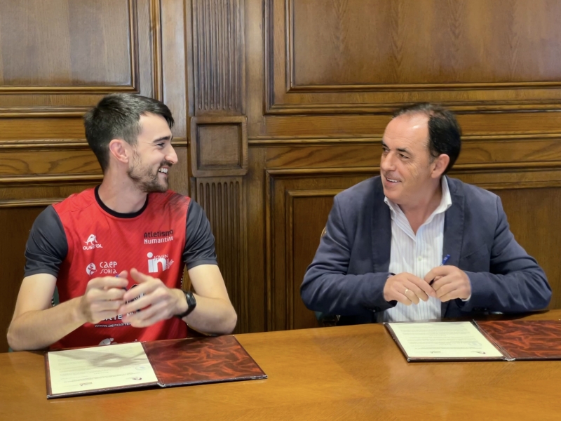 firma_convenio_atletismo_numantino