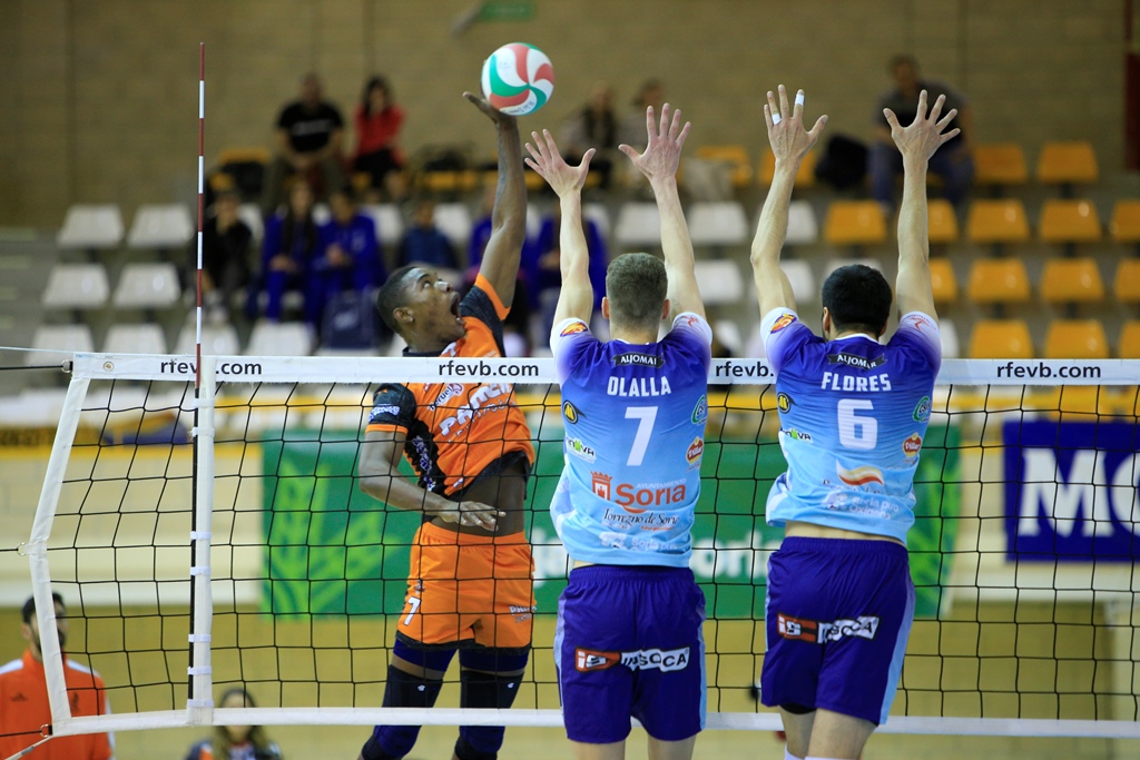 Grupo Herce Soria mantiene su dinámica arrolladora ante un exigente Pamesa Teruel Voleibol