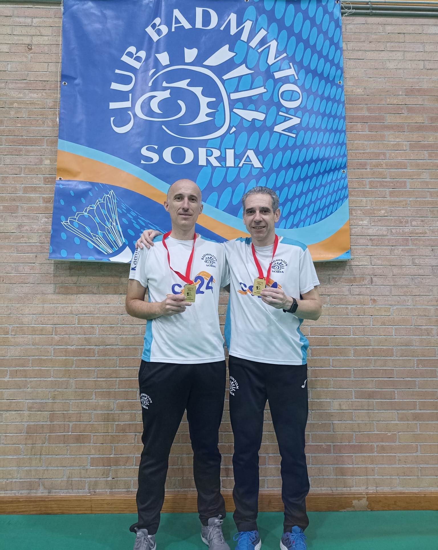 Manuel Acero y Santiago Martinez participan en el internacional de bádminton para jugadores seniors