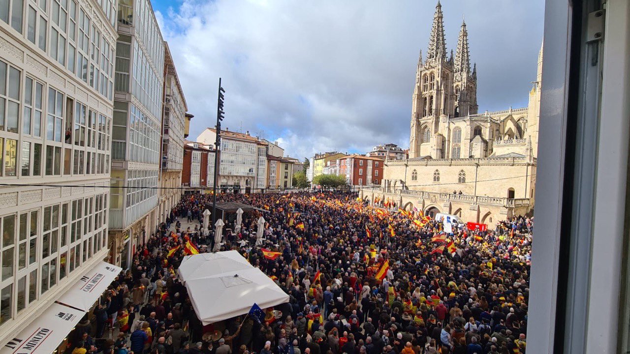 Multitudinarias concentraciones contra la amnistía en Burgos y Soria