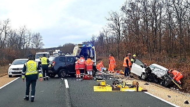 Dos personas fallecen en un choque frontal entre vehículos por la N-234, entre Villaverde y Herreros