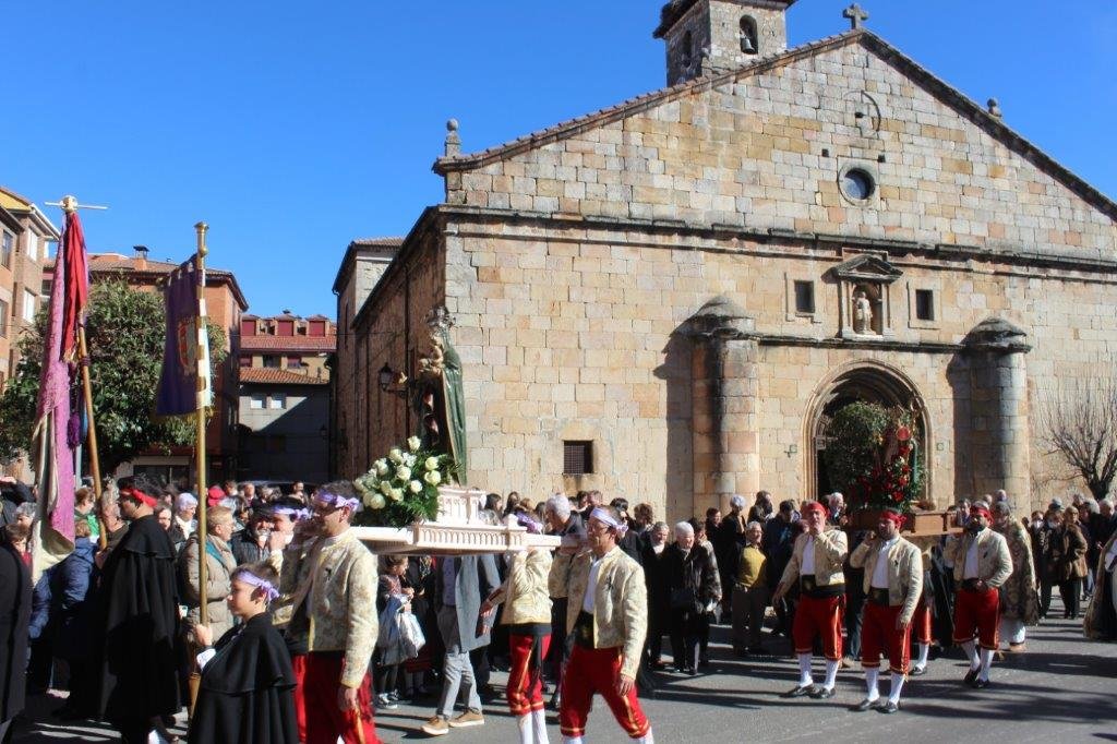 Arrancan las fiestas en honor a la Virgen de las Candelas y San Blas en San Leonardo