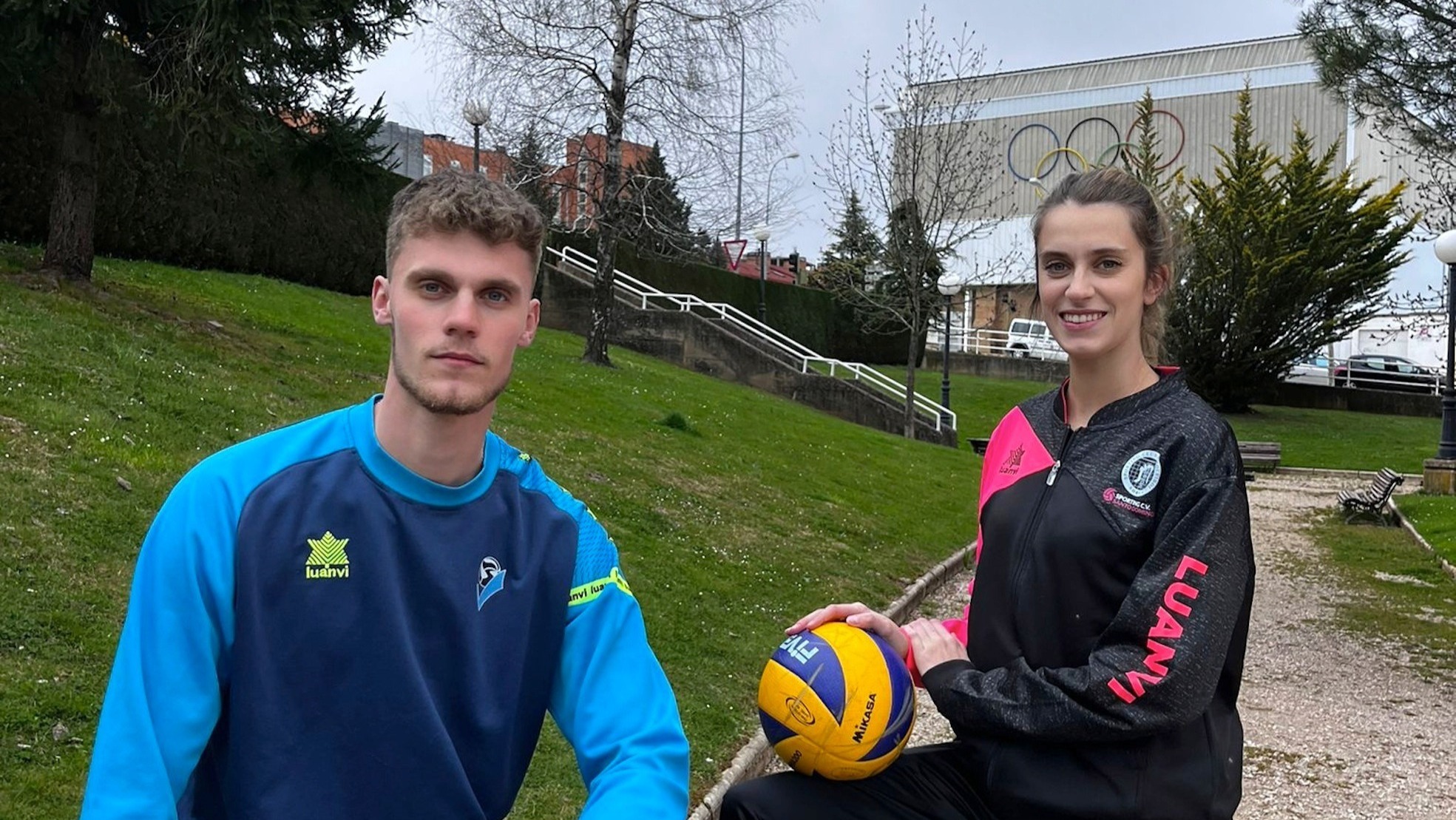 Alejandra y Adrián Olalla, esencia pinariega que despunta en la élite del voleibol español
