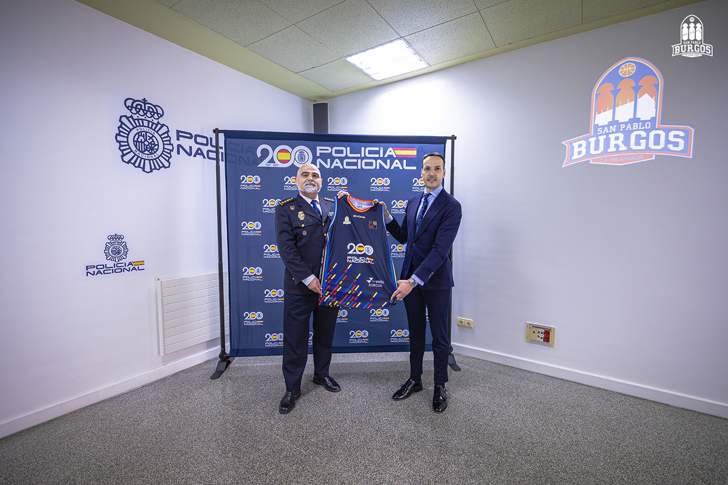 Tercera equipación Policía Nacional Longevida San Pablo Burgos (Firma - SPB-Cintia Cortés) (1)