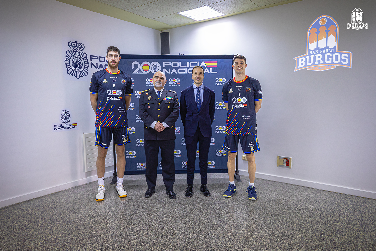 Tercera equipación Policía Nacional Longevida San Pablo Burgos (Firma - SPB-Cintia Cortés) (3)