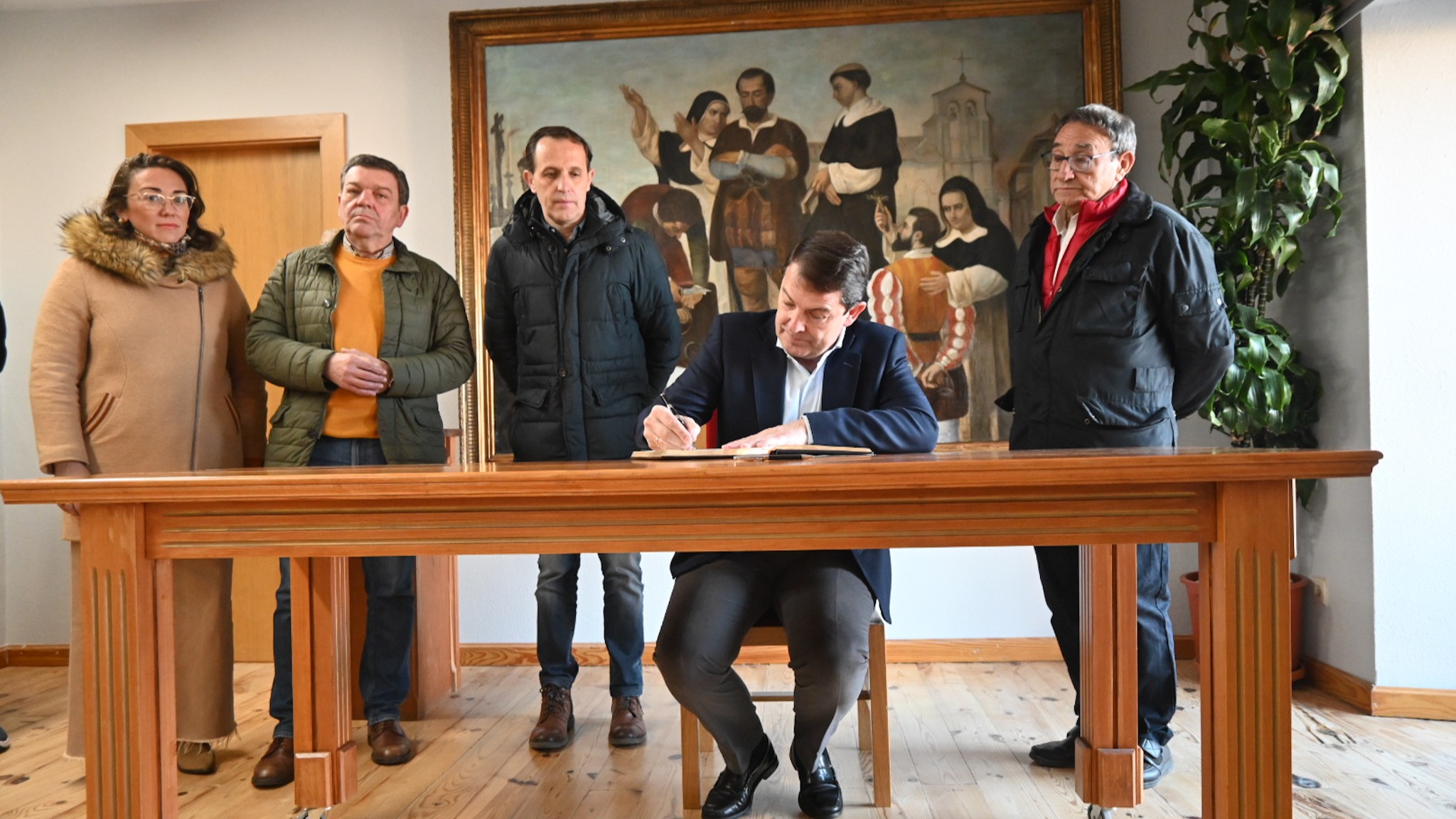 El presidente de la Junta anima a vivir la fiesta de Castilla y León con libertad y tolerancia