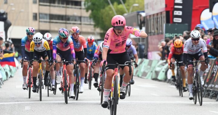 Lotta Henttala entrando en Meta en 1ª posición