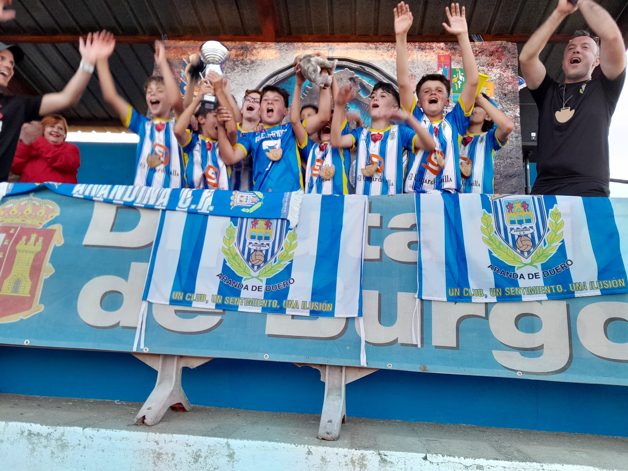 PODIUM ARANDINA ALEVIN CAMPEON