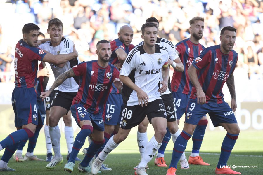 Jugada en el área del Huesca