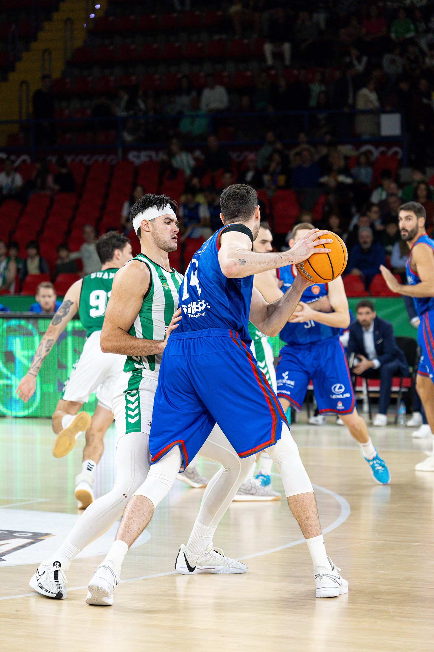 Real Betis Baloncesto-Silbö San Pablo Burgos (Firma – Real Betis Baloncesto) (2)