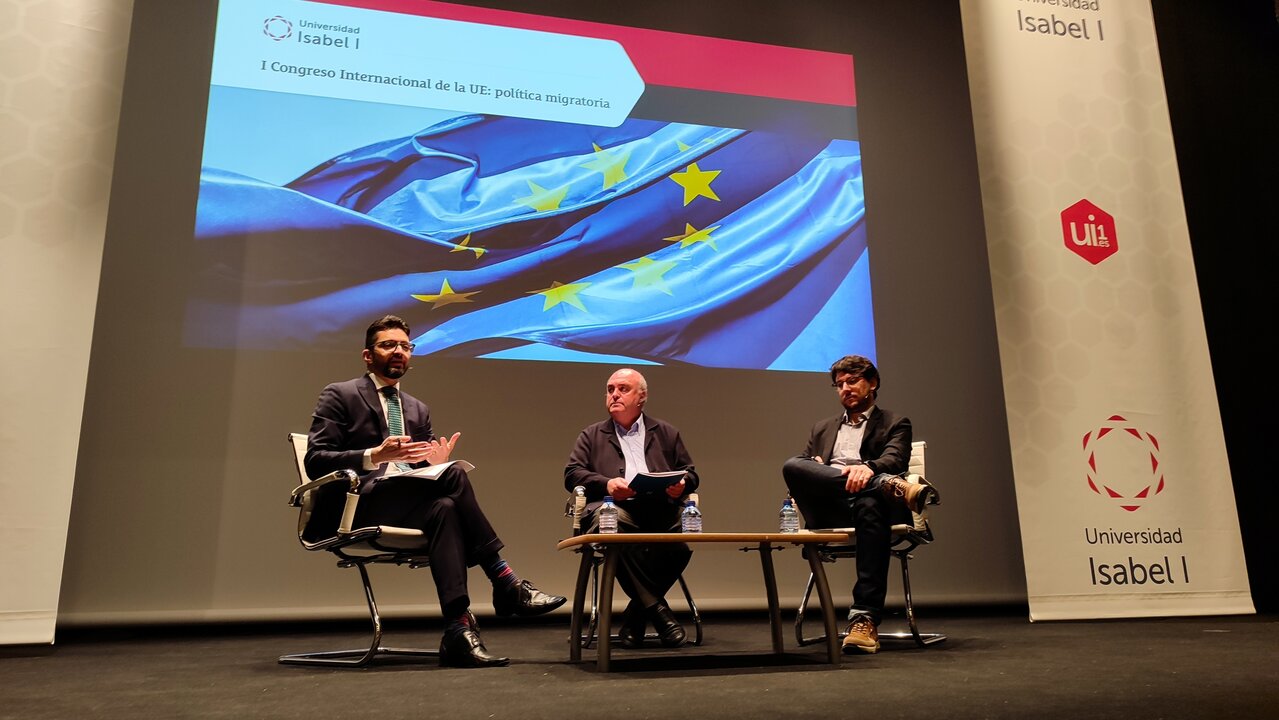 Reinaldo Batista, José Luis Lastra y Adolfo López en la primera jornada de la Universidad Isabel I