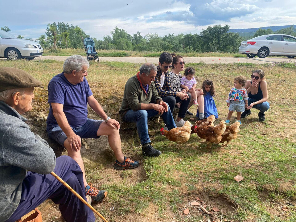 ALBERTO GALLEGO DE CHARLA CON AMIGOS