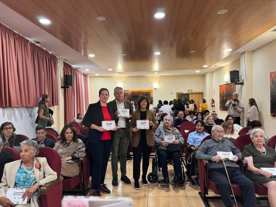 Presentación libro saboreando recuerdos 29 09 25 (1)