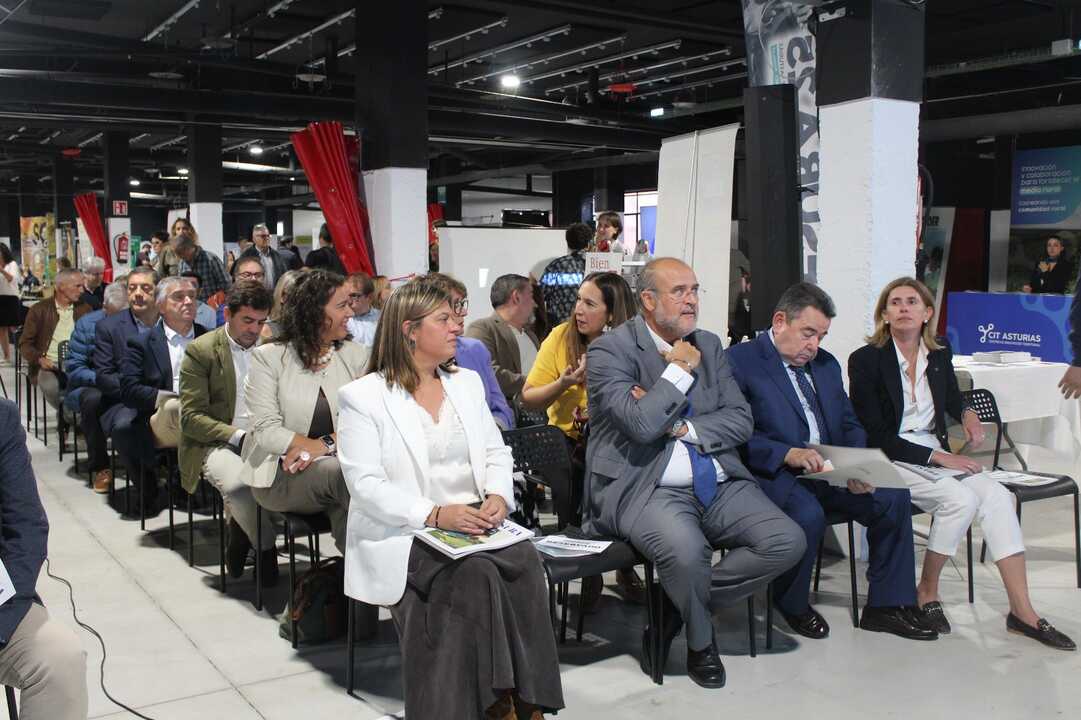 Ponentes y asistentes en la Feria Presura 2025 realizada en Asturias