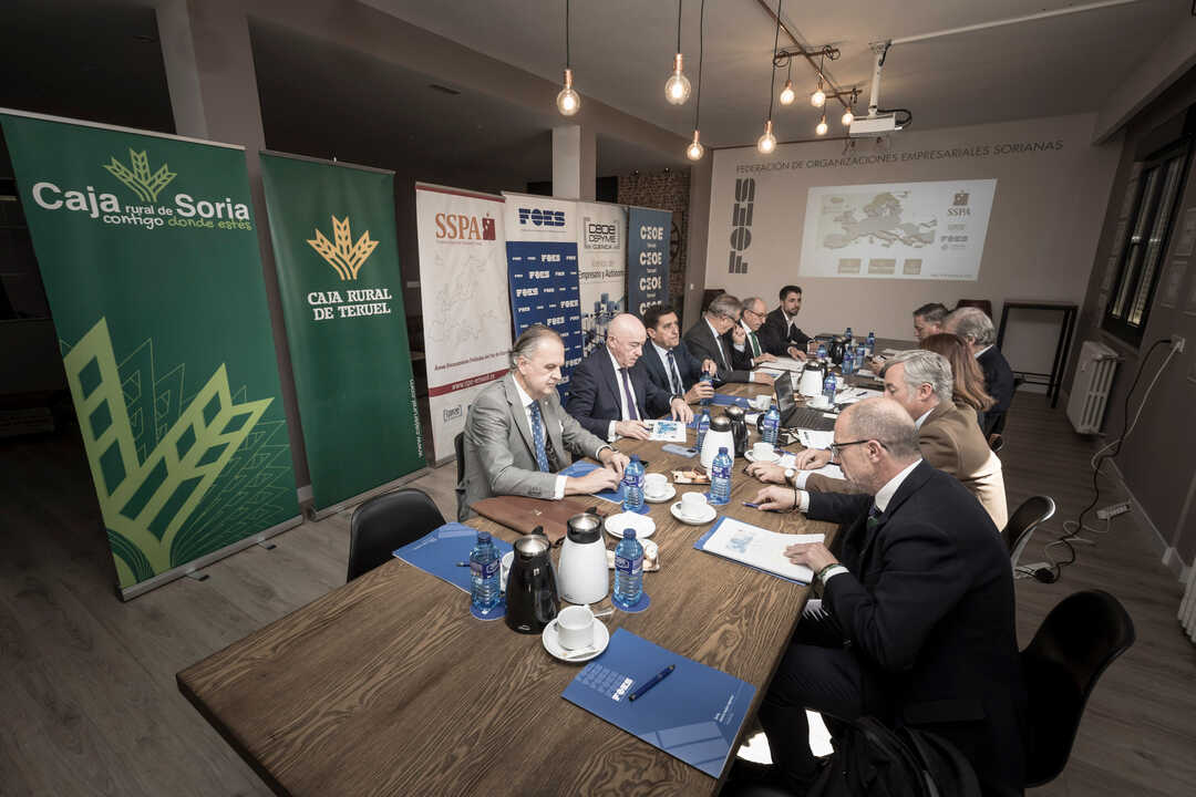 Espacio FOES; reunion; caja rural; banca