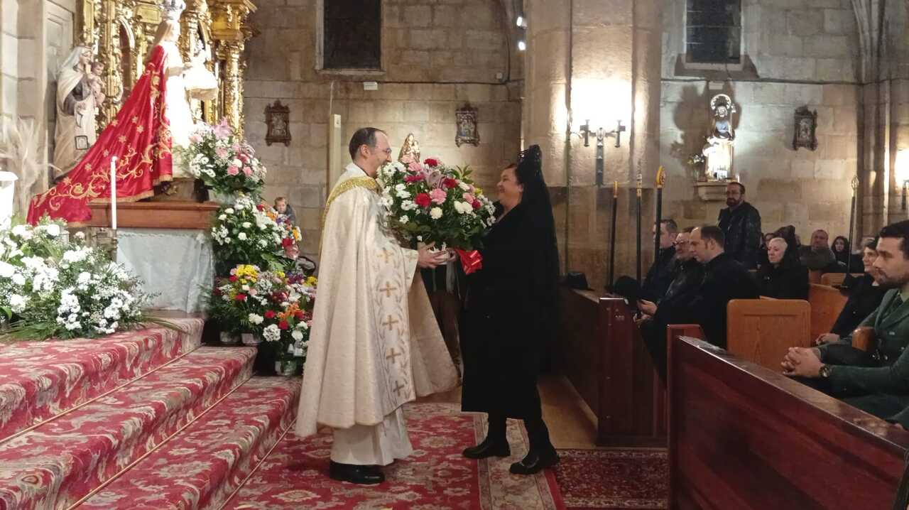 ofrenda de flores a las Candelas en Quintanar (10)