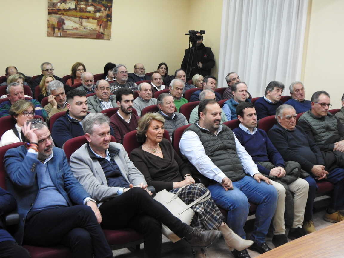 PRSENTACIÓN MARTA ARROYO EN SALAS (3)