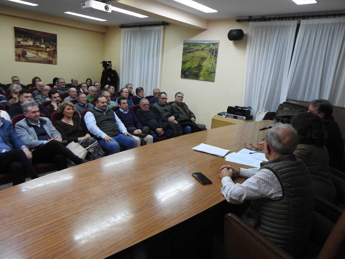 PRSENTACIÓN MARTA ARROYO EN SALAS (4)