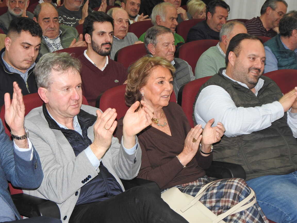 PRSENTACIÓN MARTA ARROYO EN SALAS (7)