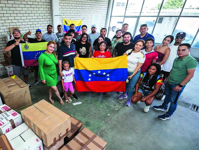 La comunidad venezolana en Burgos junto a la paquetería de productos primarios