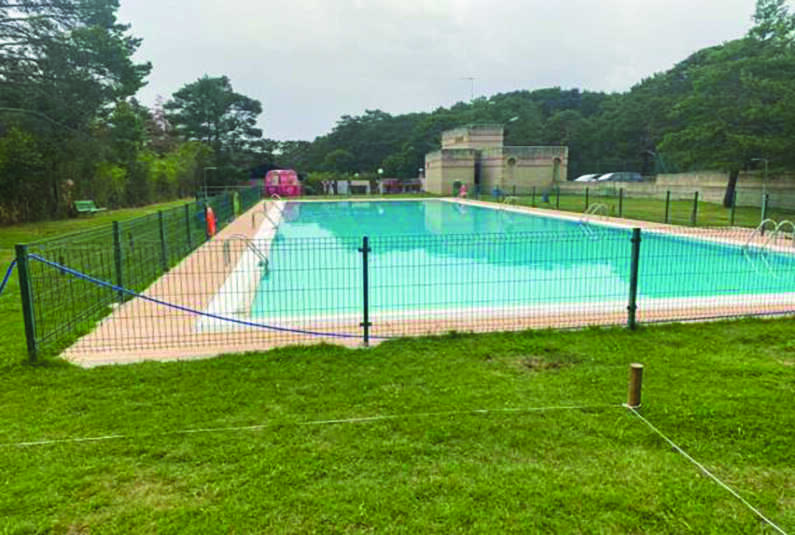 Las piscinas municipales de Hontoria del Pinar que permanecen cerradas
